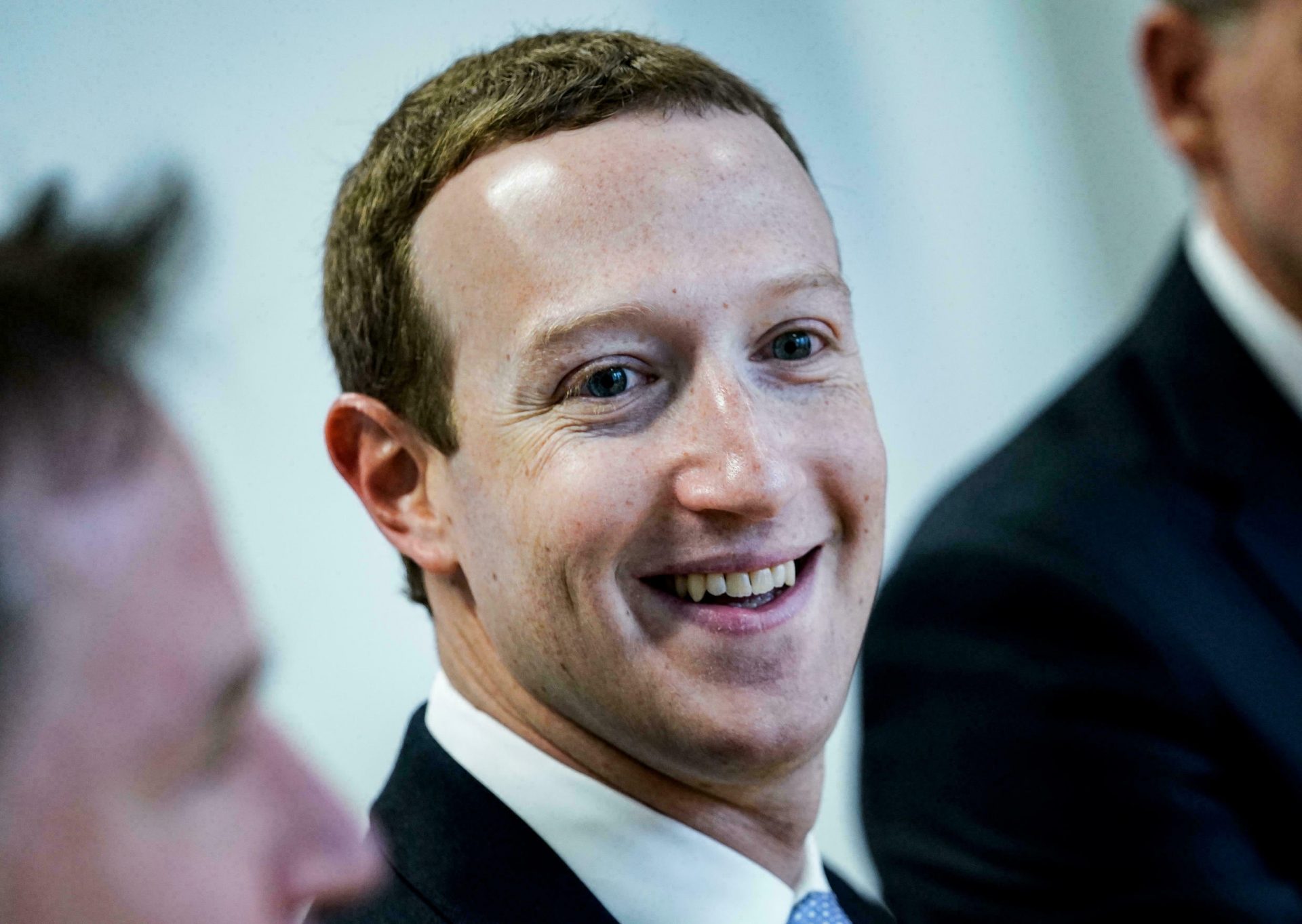 Facebook destina 100 millones de dólares a mujeres y minorías