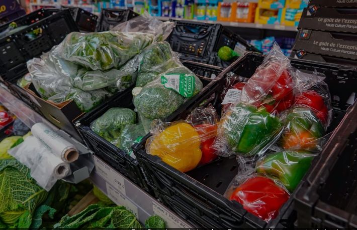 El ‘impuesto al plástico’ condena a los consumidores de supermercados como Lidl a pagar más por los productos