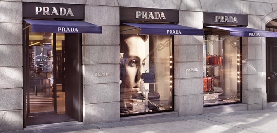 Prada se atreve con una línea de maquillaje de lujo