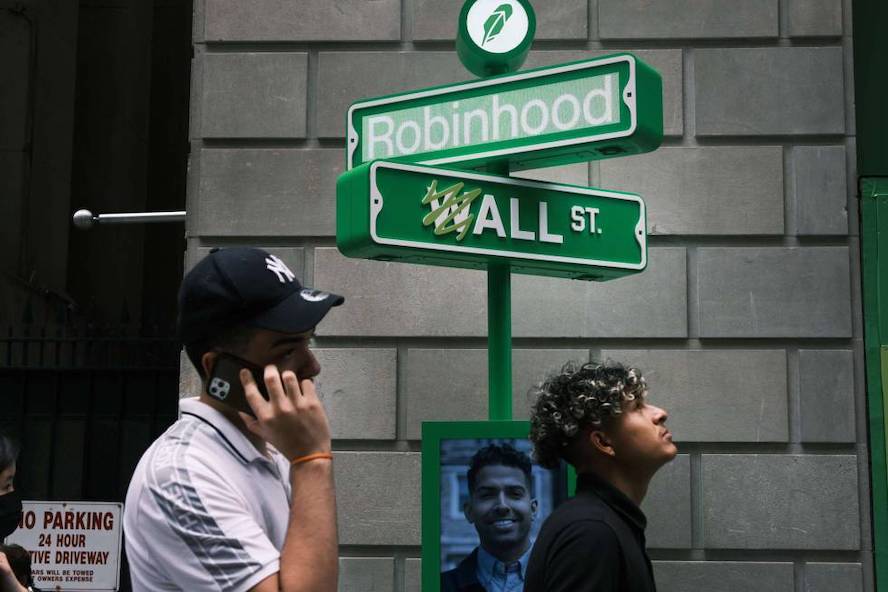 Robinhood resurge tras su fatídico estreno en Bolsa