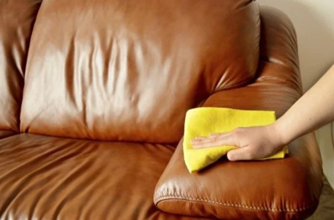 Bueno para limpiar los muebles, otro de los usos alternativos del aceite de oliva