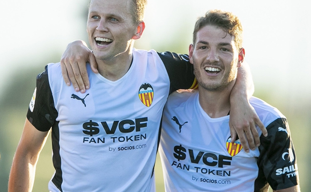Los equipos de fútbol encuentran las ‘nuevas’ casas de apuestas: las plataformas de inversión y las criptomonedas