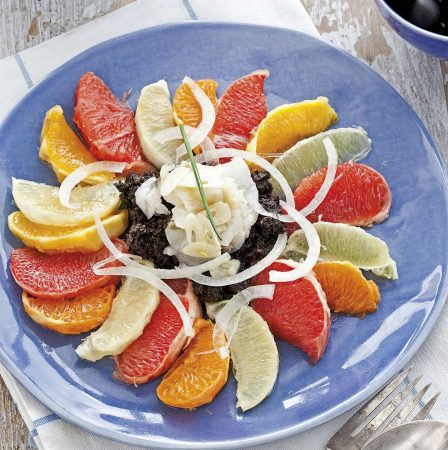 Ensalada de migas de bacalao y cítricos