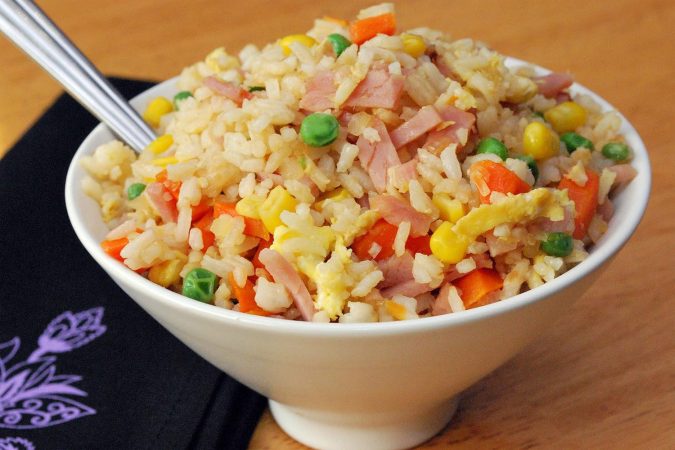 Arroz frito o tres delicias