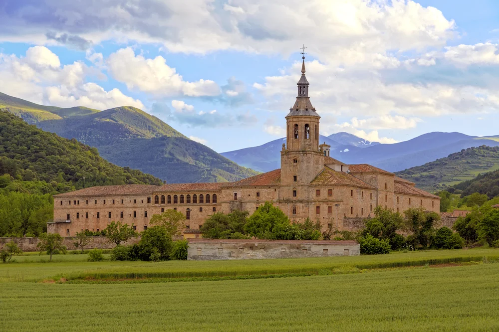 Monasterio de San Millán de la Cogolla: Paseo <strong></noscript>desde la Reconquista española hasta el siglo XVIII</strong>