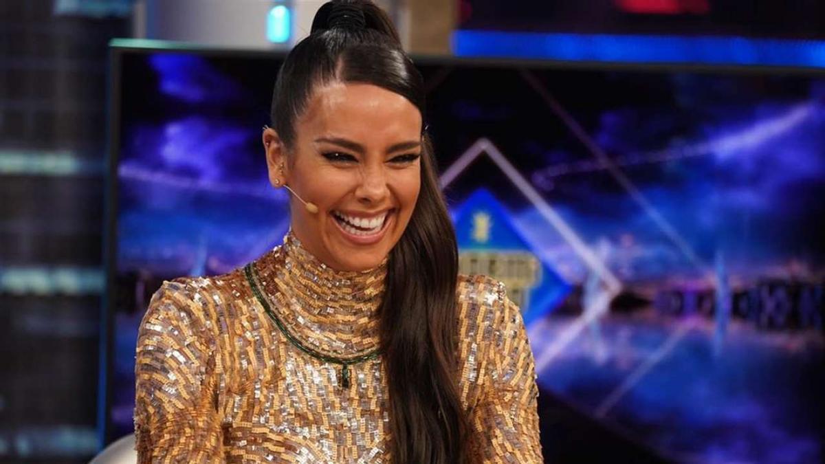 Cristina Pedroche se vuelve a enfundar el traje de presentadora para conducir ‘Password’