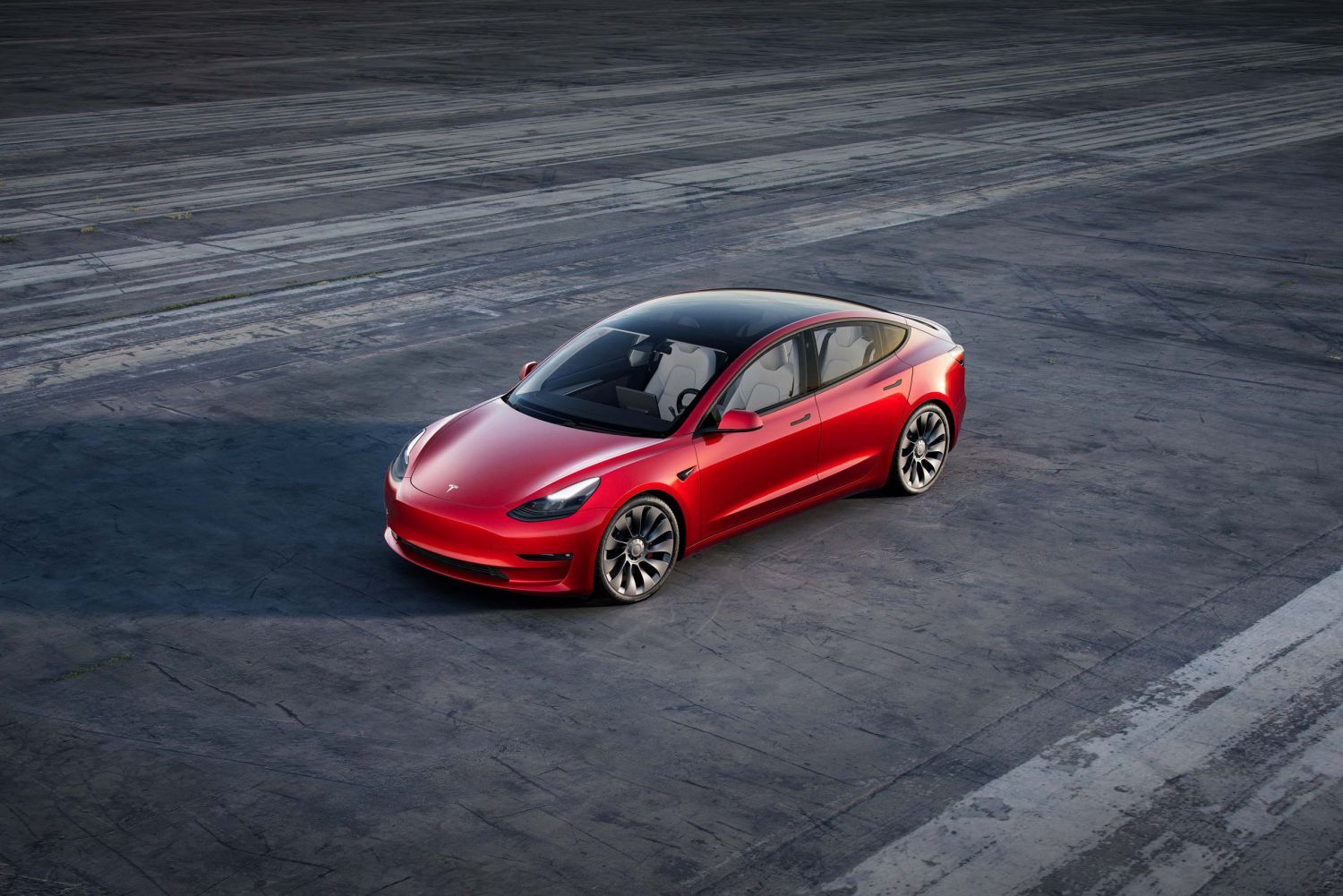 Tesla, Fiat y Kia pilotan las raquíticas ventas de coches eléctricos en España