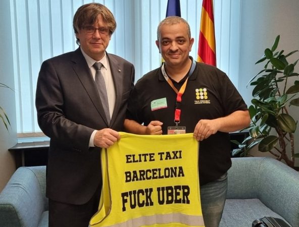 Alberto Álvarez, líder de Élite Taxi, junto al huido Puigdemont