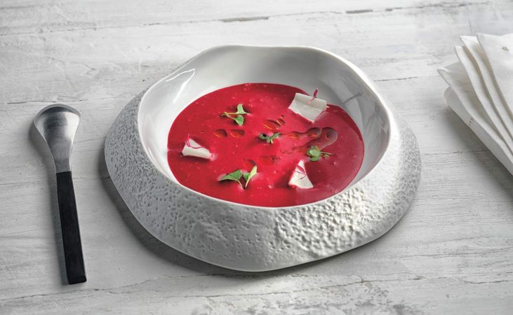 Gazpacho de remolacha con milhojas de endibia