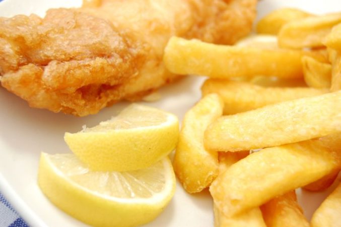 Merluza rebozada con mahonesa de moluscos al cava