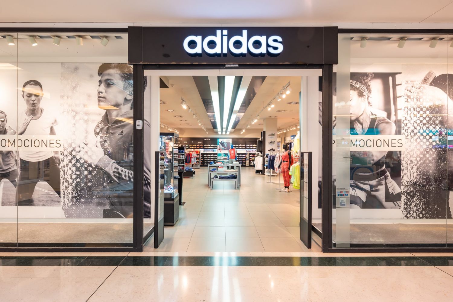 Adidas ‘inunda’ el mercado con nuevos modelos anticipándose a Nike