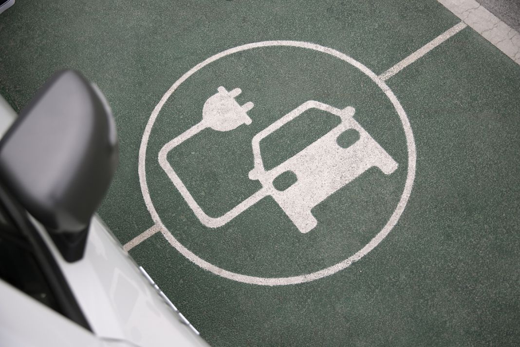 Golpe de Bruselas al vehículo eléctrico chino: La UE anuncia aranceles provisionales de hasta el 38% por prácticas desleales