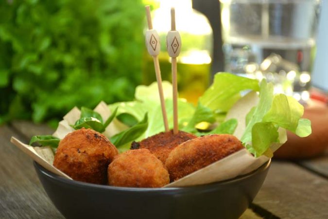 El último paso para las croquetas de pollo