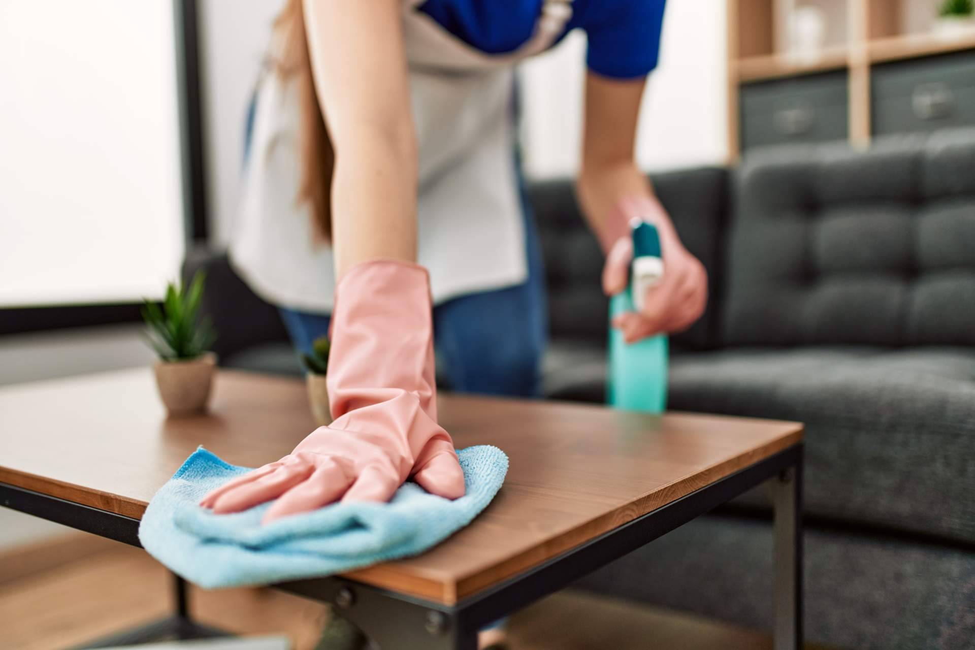 Una compañía española enumera los beneficios de contratar servicios profesionales para tareas domésticas