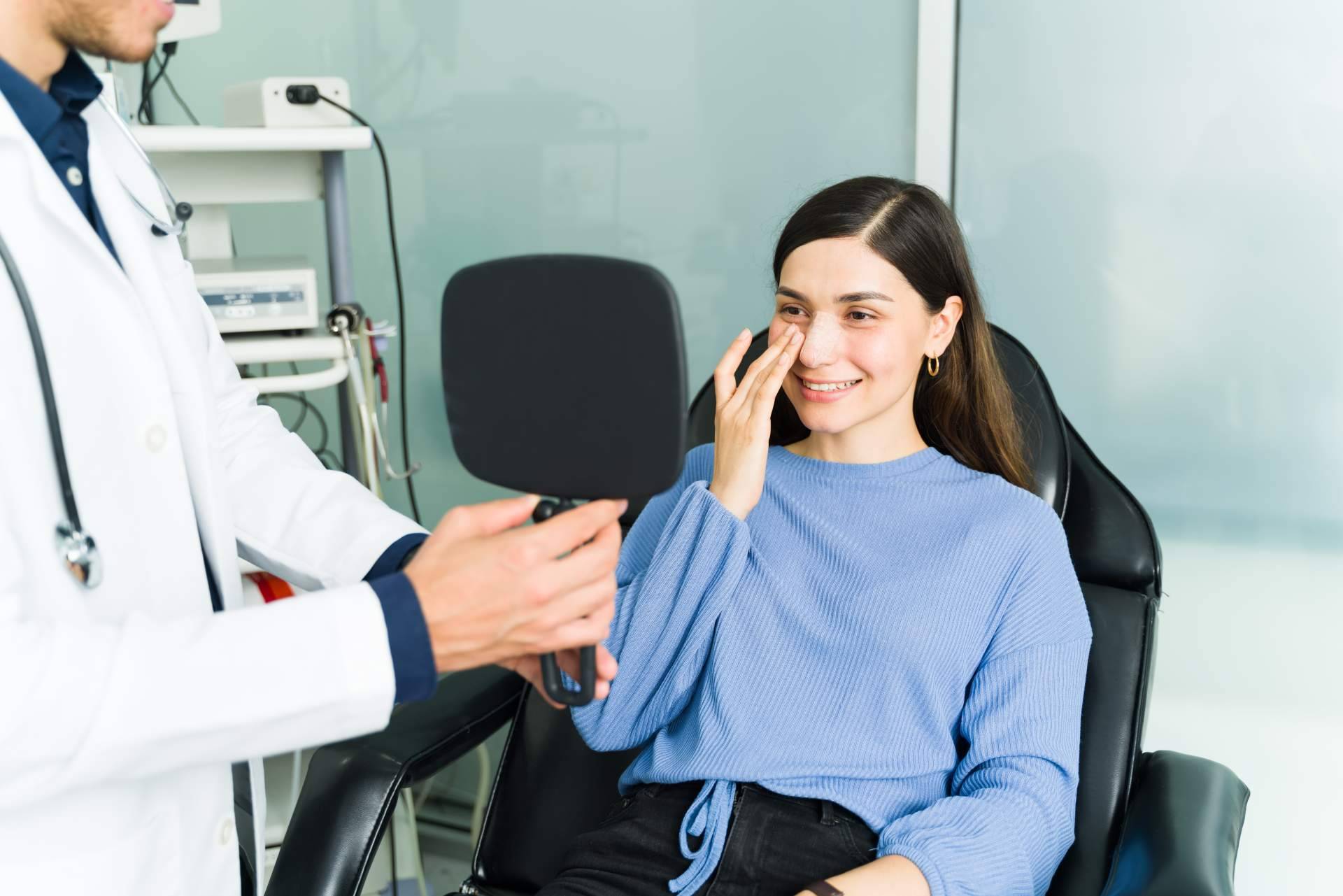 Antes y después de una rinoplastia ultrasónica, por el Dr. Jorge Planas