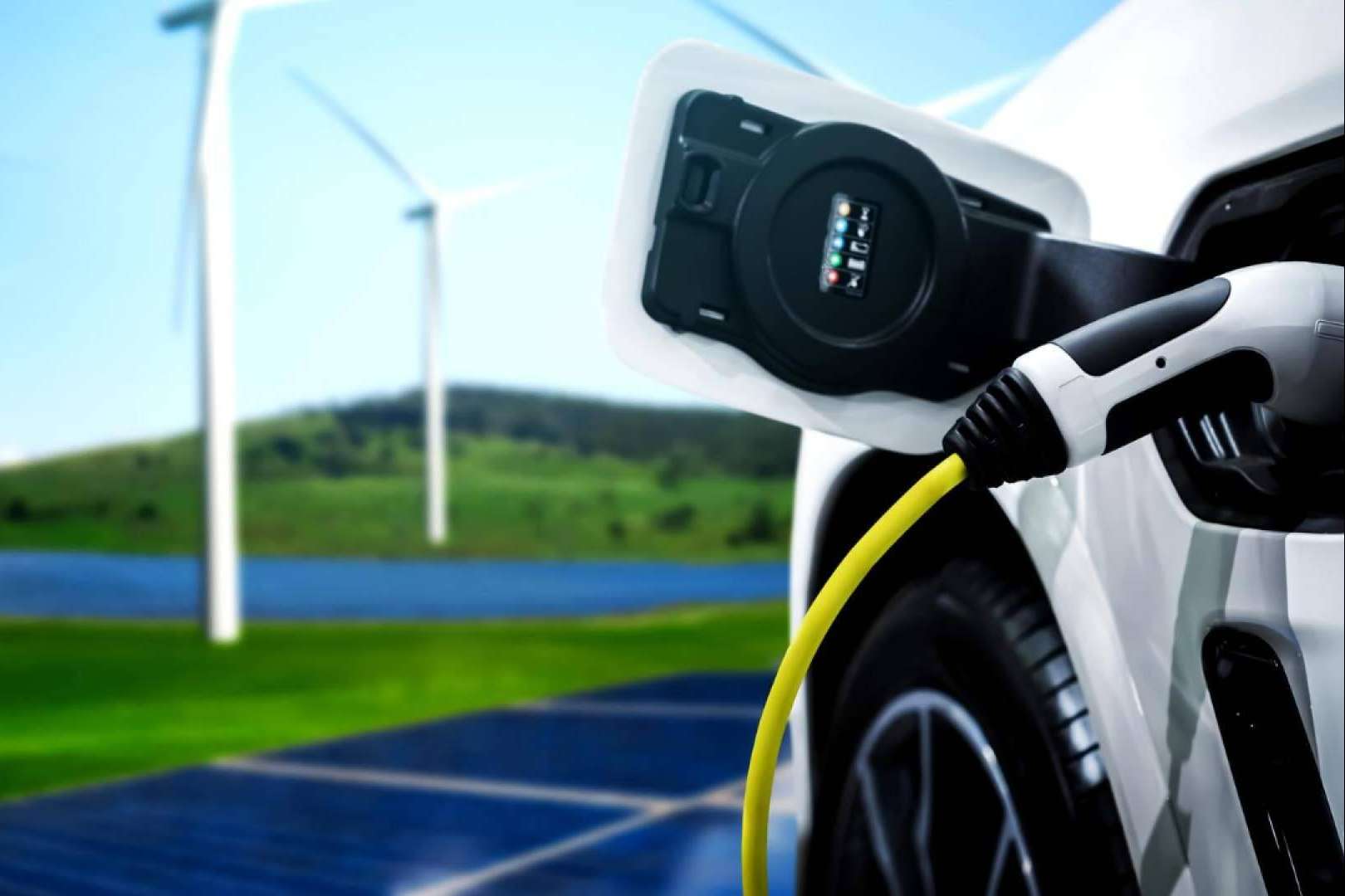 Vatios Verdes señala que todos los aparcamientos de Francia deberán instalar placas solares