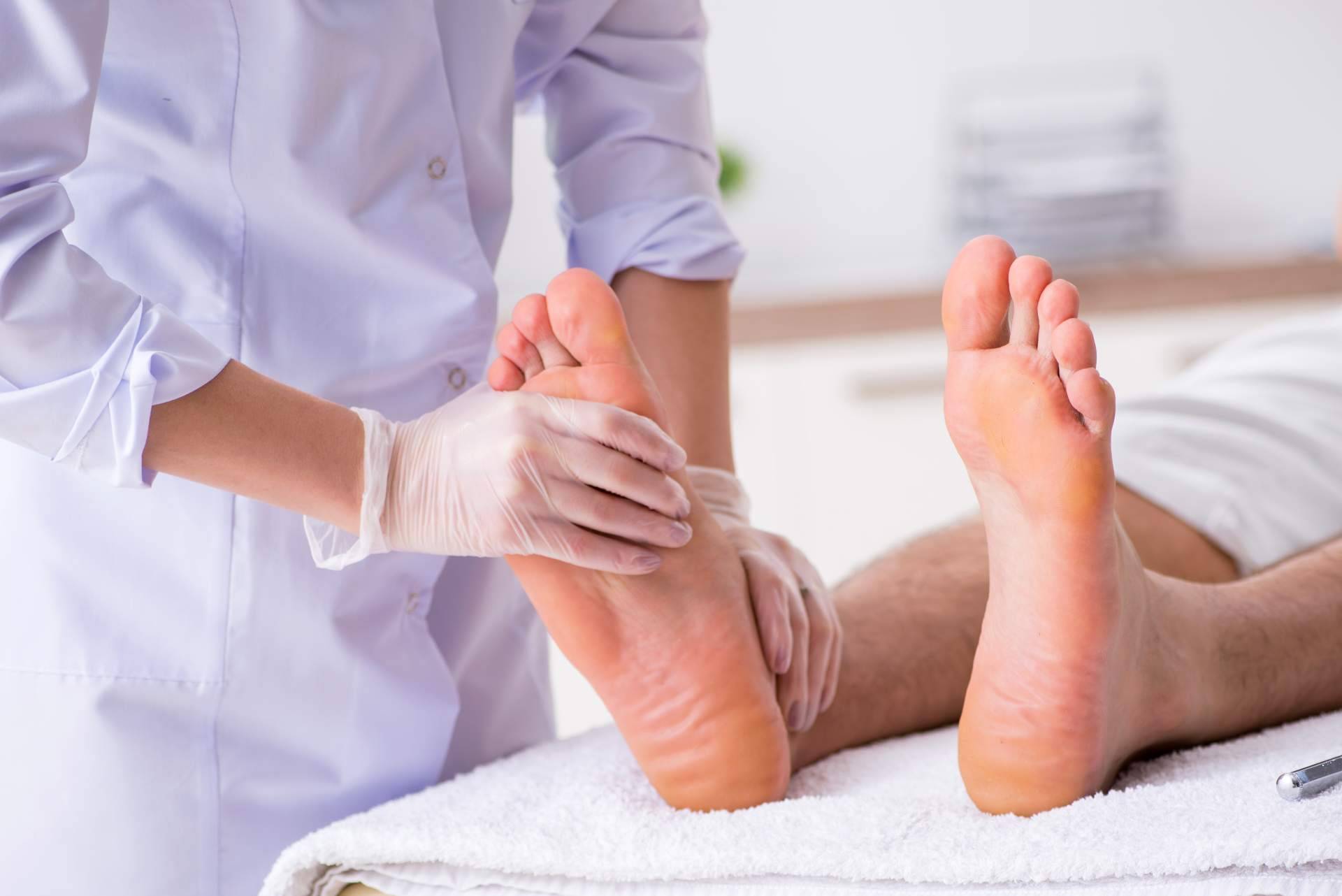 La relevancia de visitar el podólogo, soluciones y tratamientos para los hongos en los pies por Clínica de Podología Integral Pododerm