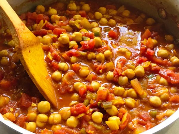 Preparación de los garbanzos al estilo hindú