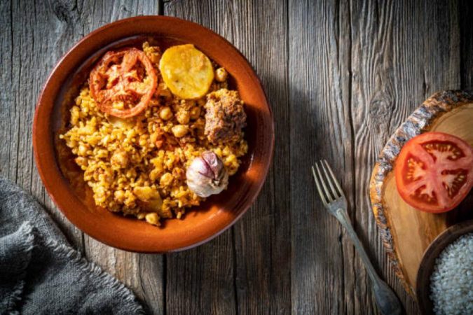 El arroz al horno se cocinaba en una cazuela de barro