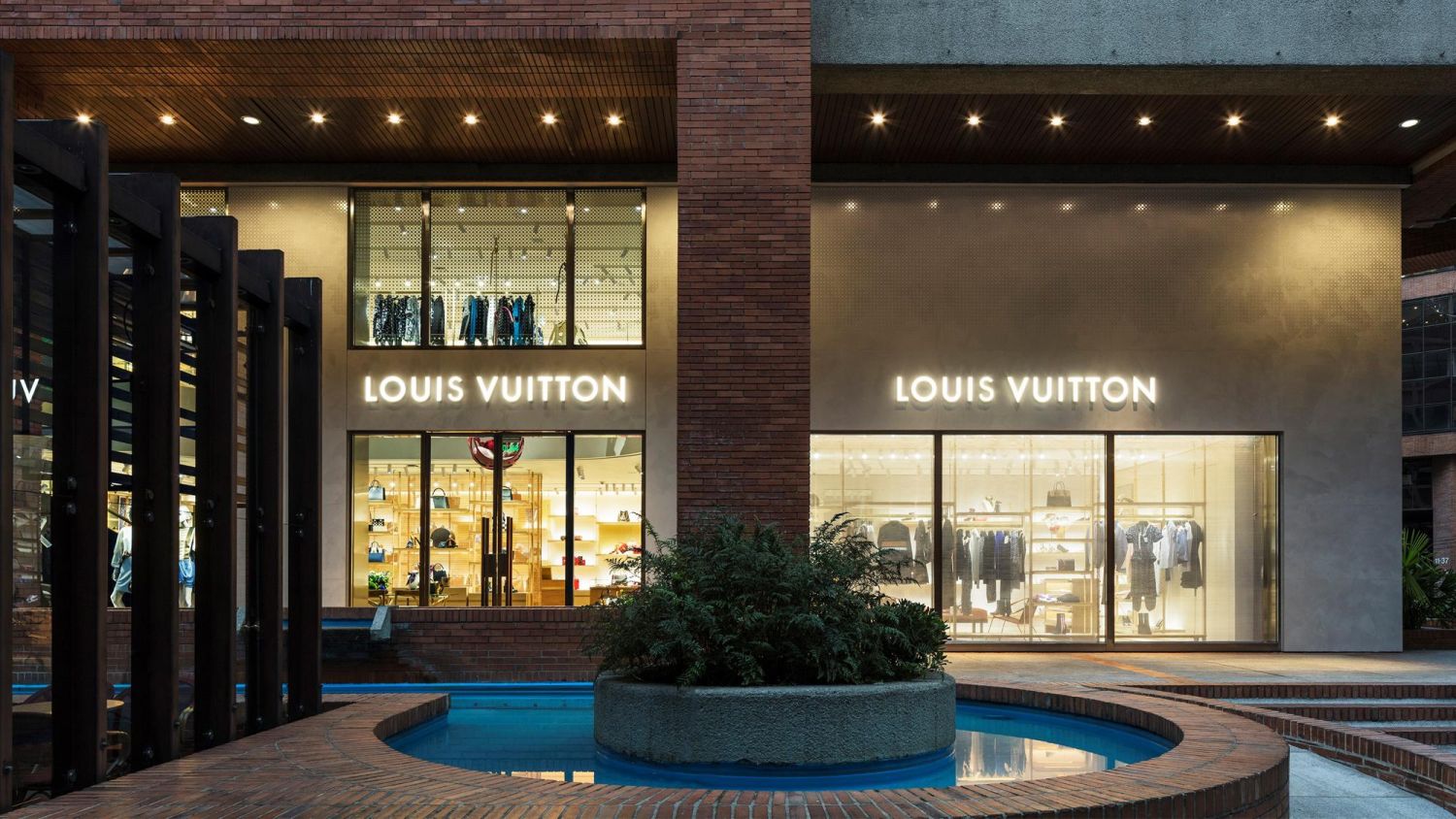 Louis Vuitton paga caro en el primer trimestre el aumento de precios