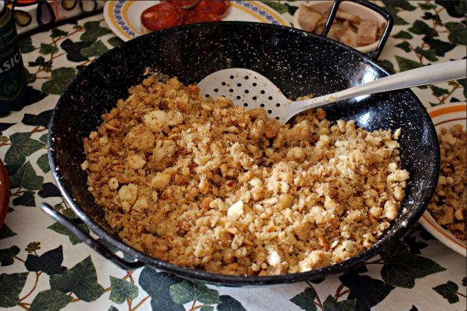 El secreto de Jose Andrés para hacer unas migas extremeñas increíbles 1 Merca2.es miga sarten Merca2.es