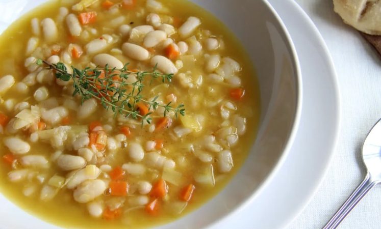 Ingredientes para 6 personas de la sopa cremosa de judías