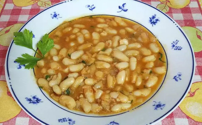 ¿Con qué acompañar la sopa de judías toscana?