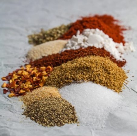 Beneficios de cocinar con especias y condimentos