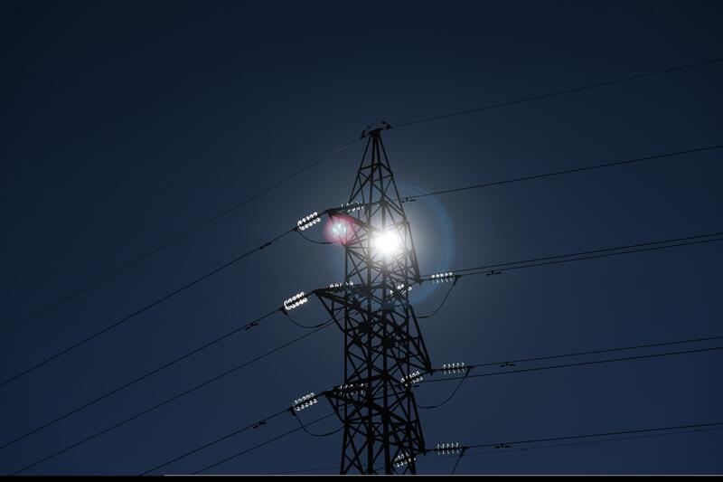 El precio de la luz baja un 2,3% este miércoles, hasta los 126,81 euros/MWh