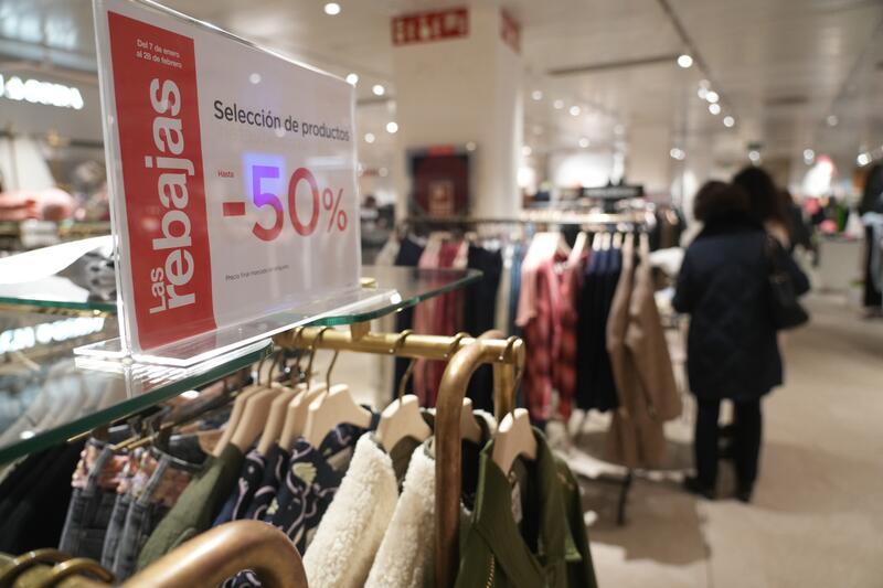 CCOO exige a la patronal de El Corte Inglés y Carrefour un «salto exponencial» en salarios tras alza del SMI