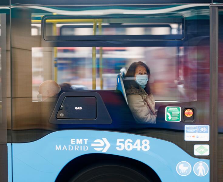 Las mascarillas dejan de ser obligatorias en los transportes públicos españoles desde este miércoles