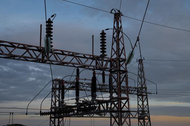 El precio de la luz bajará un 8,6% este viernes, hasta los 131,46 euros/MWh