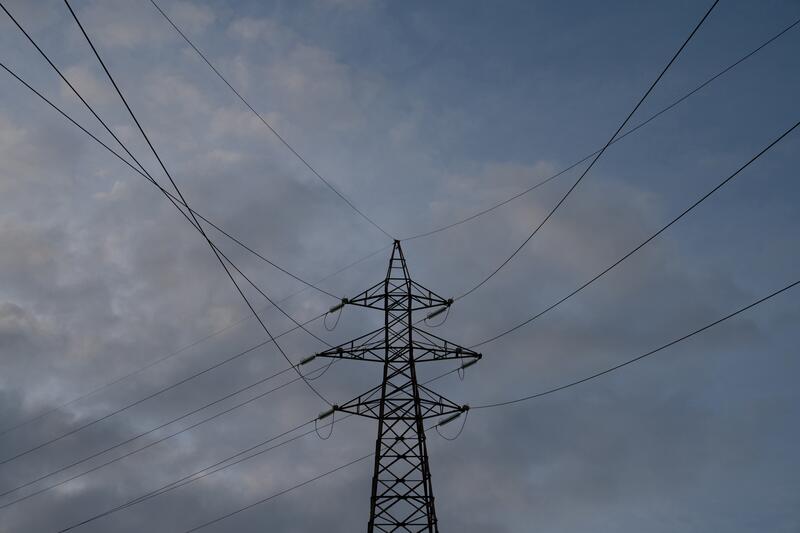 El precio de la luz baja un 5,8% este sábado, hasta 139,49 euros/MWh