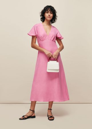 Complementos para un vestido midi rosa