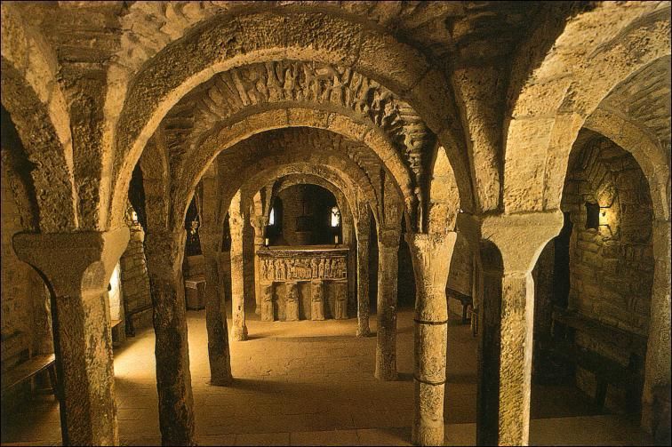 Descubriendo la cripta románica de la iglesia de San Pedro de la Rúa