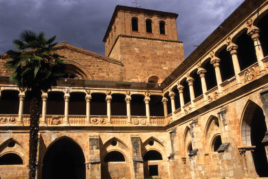 El Claustro Románico