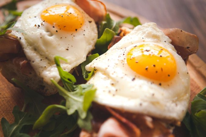 El huevo es beneficioso en el desayuno Merca2.es