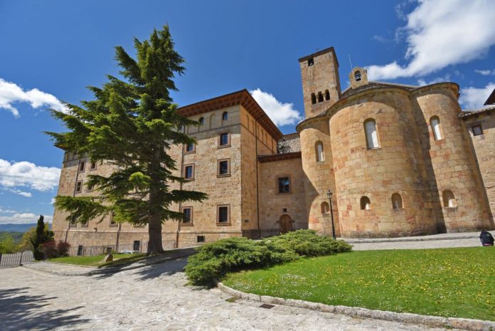 El monasterio de Leyre: Sumérgete en la espiritualidad de la abadía benedictina
