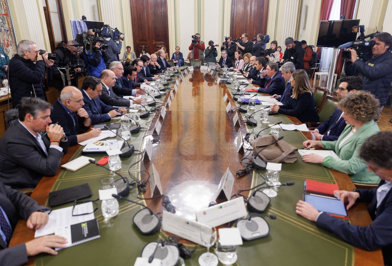 El Gobierno deja en manos de la distribución la reducción de los precios