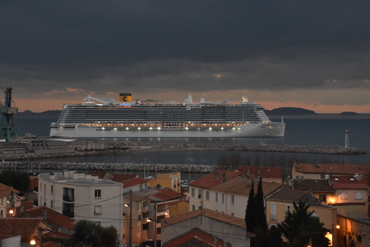 Costa Smeralda en el puerto de Marsella