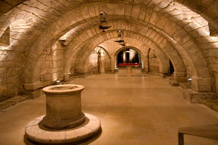 La Iglesia de San Pedro de la Mata cuenta con una cripta que alberga los restos de los obispos de Toledo