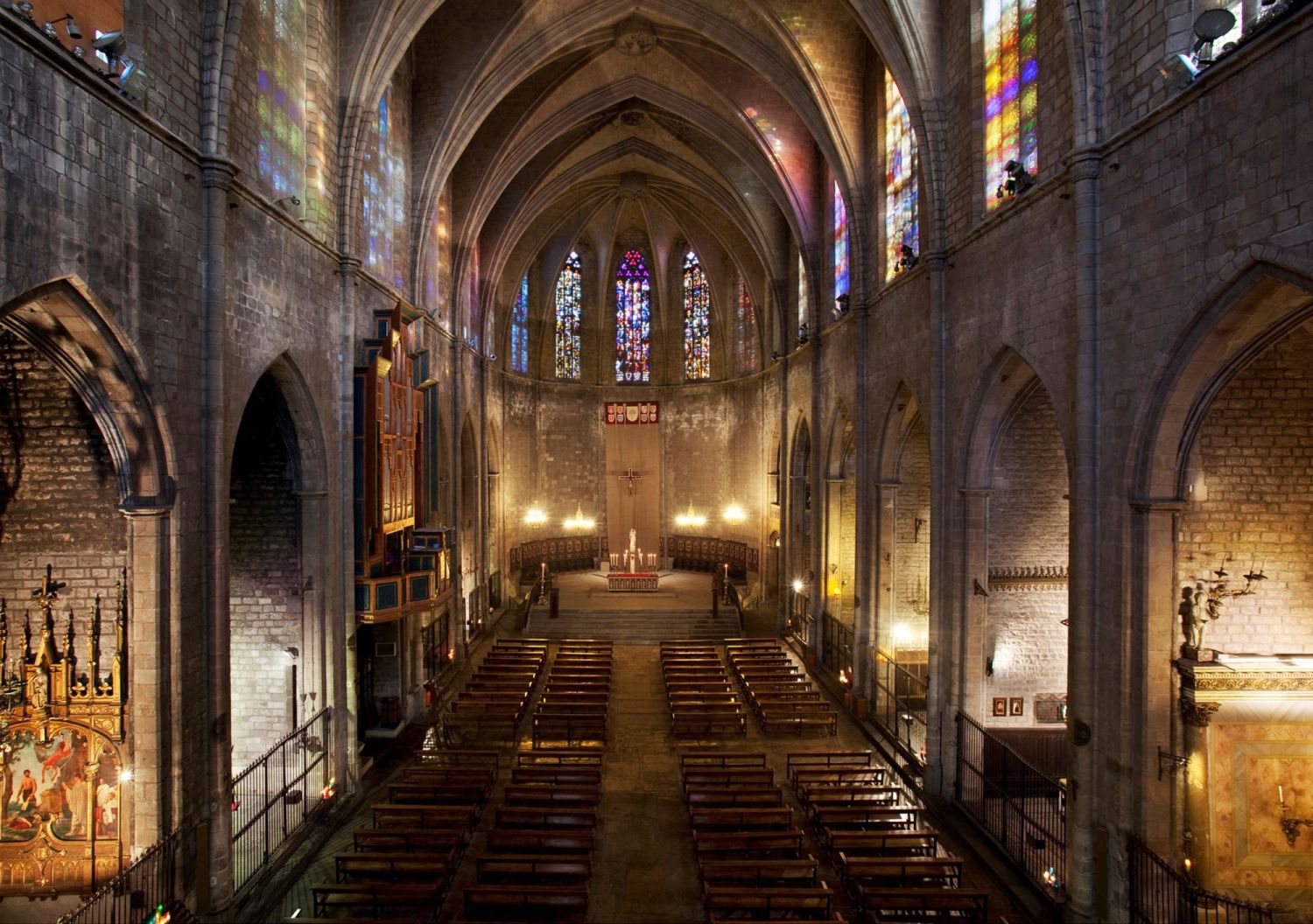 La hermosa capilla de la Asunción de María de la iglesia de San Pedro de la Rúa en Navarra