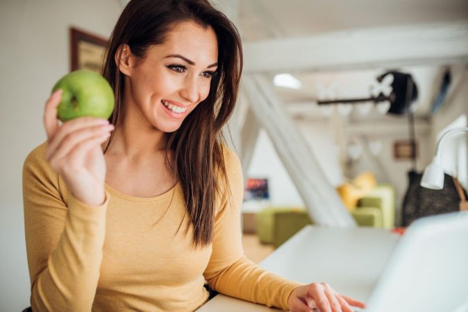 La manzana es más sana que las galletas María