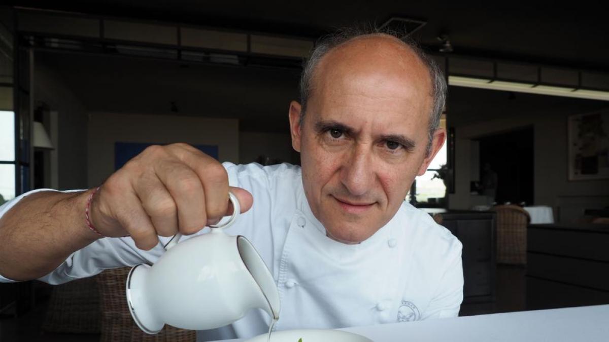 Paso a paso para preparar el sofisticado arroz caldoso de bogavante de Paco Pérez 2 Merca2.es Los restaurantes del chef Paco Pérez