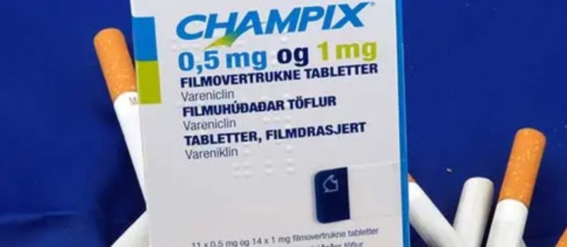 La combinación de la vareniclina y las terapias de reemplazo de nicotina o bupropión para dejar de fumar