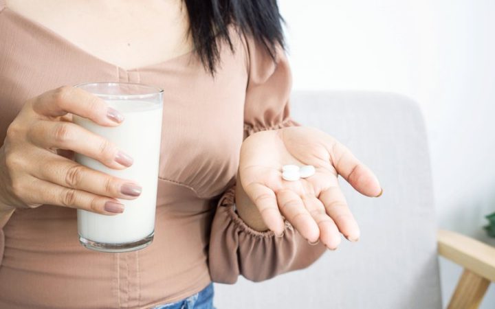 ¿Cuáles son los riesgos de tomar omeprazol de manera prolongada?