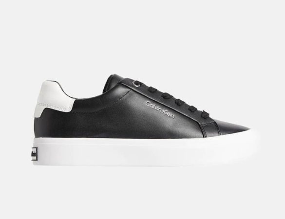 Zapatillas de mujer en negro bajas tipo casco con logotipo lateral el corte ingles