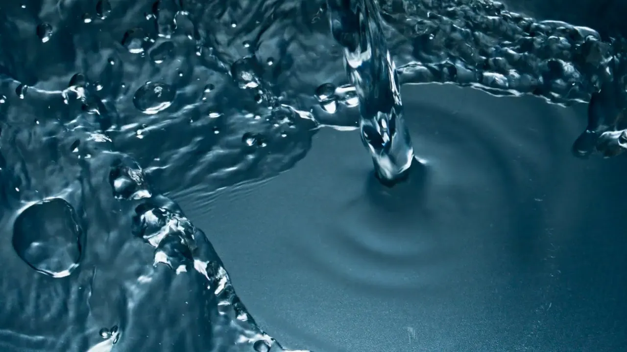 ¿Se congela antes el agua caliente o el agua fría?