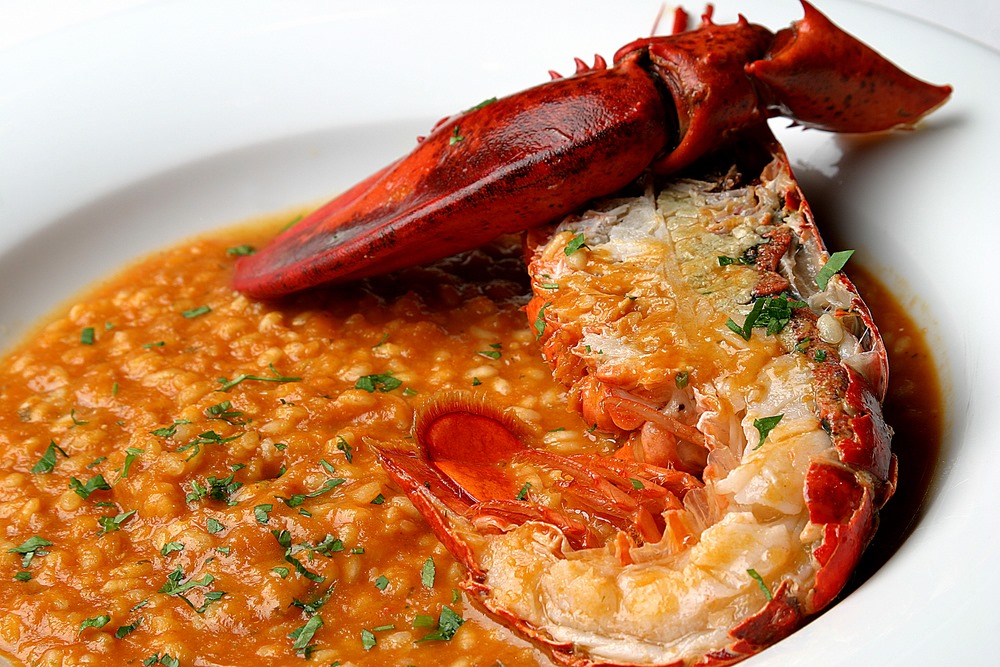 Paso a paso para preparar el sofisticado arroz caldoso de bogavante de Paco Pérez 4 Merca2.es Receta del Arroz caldoso de Paco Pérez