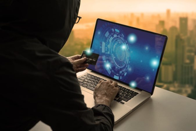 Los bancos tendrán que ofrecer una alternativa a los SMS como herramienta de seguridad 1 Merca2.es hacker Merca2.es